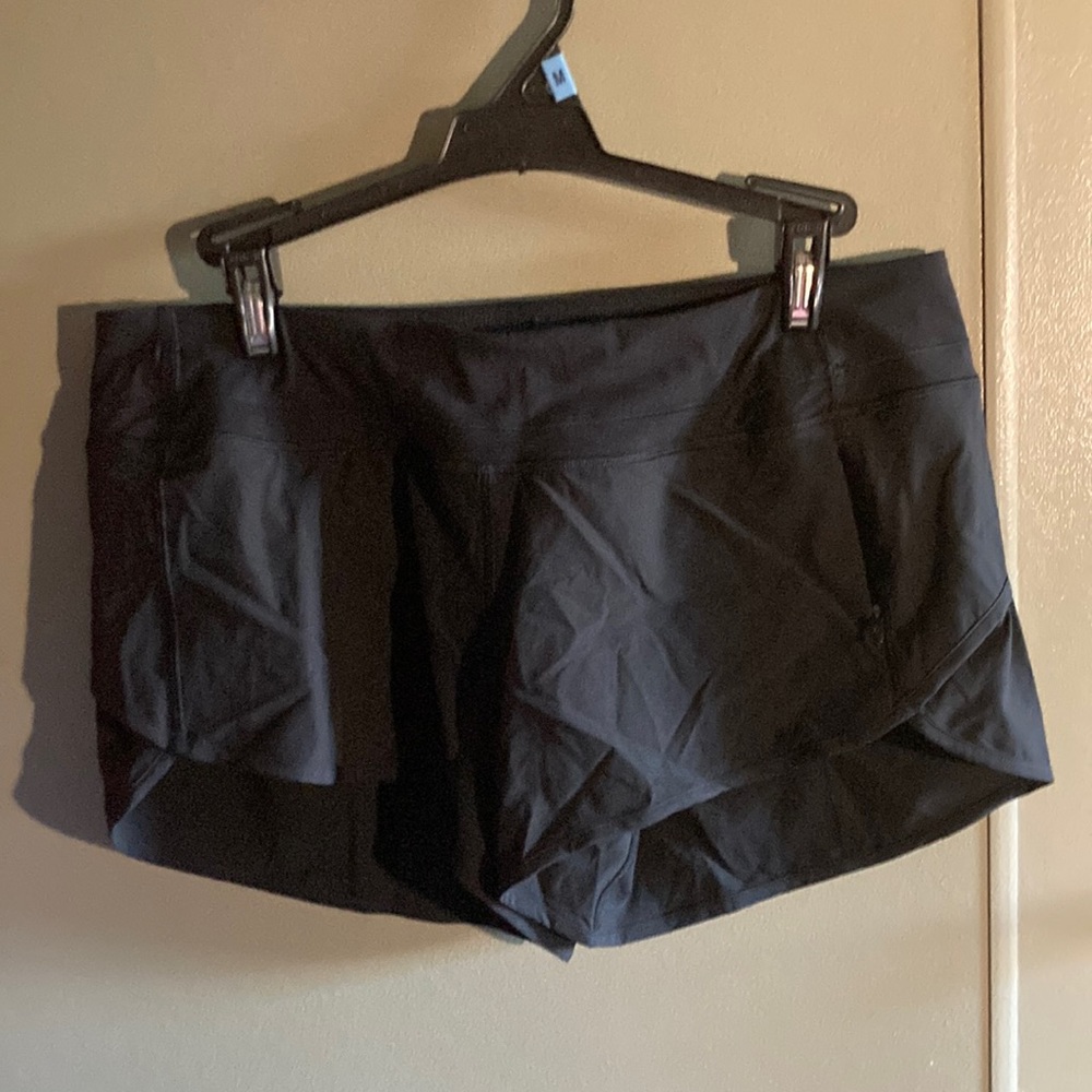 NWT…CRZ Yoga Shorts Black size 8/10 medium